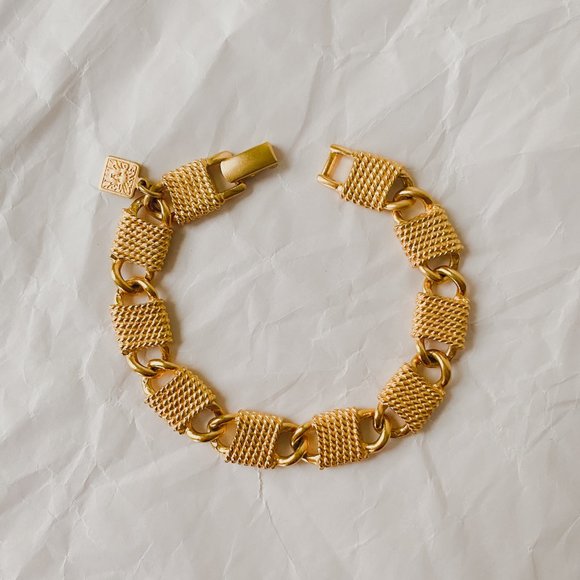 Anne Klein Lion Gold Tone Chunky Textured Rope Weave Square Link Chain Bracelet - Picture 2 of 12